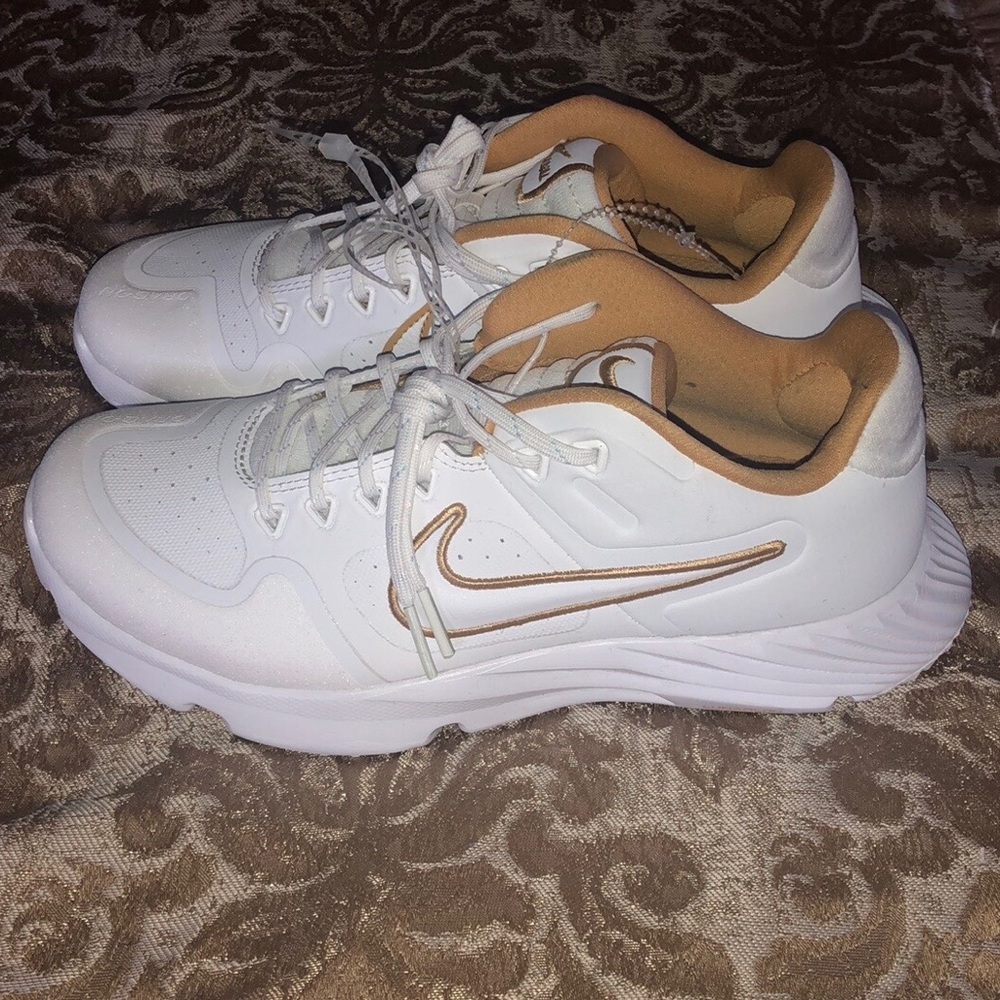 NEW NIKE SOFTBALL SNEAKERS